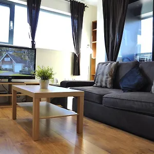 Beautiful 4-bedroom Flat In Bridge/borough! شقة